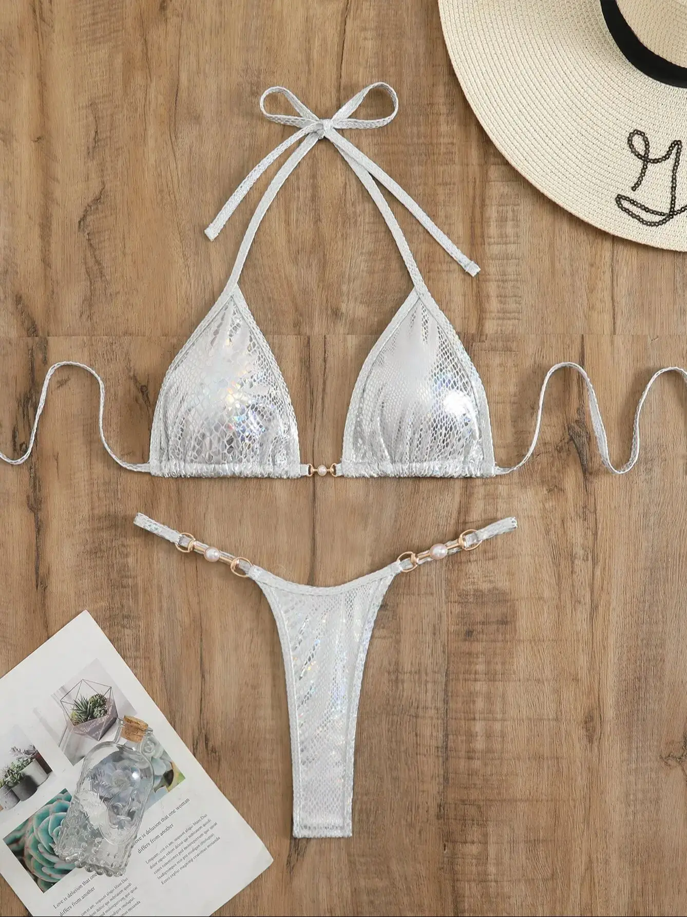 Holograficzne bikini ze wzorem skóry węża i perłową klamrą Srebrny