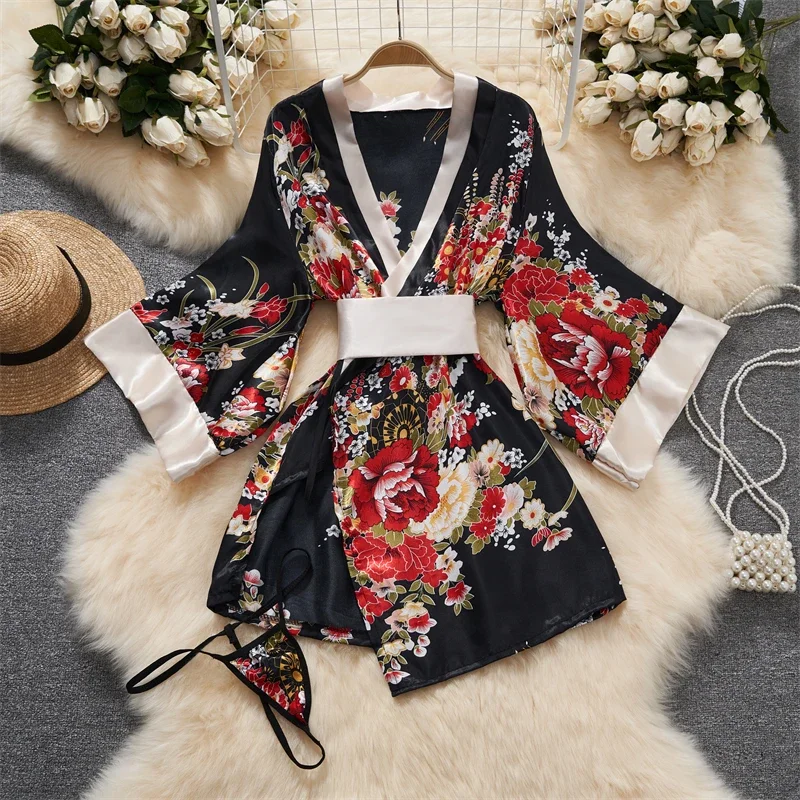 Japońskie kimono damskie z kwiatowym nadrukiem — koszula nocna Beżowy