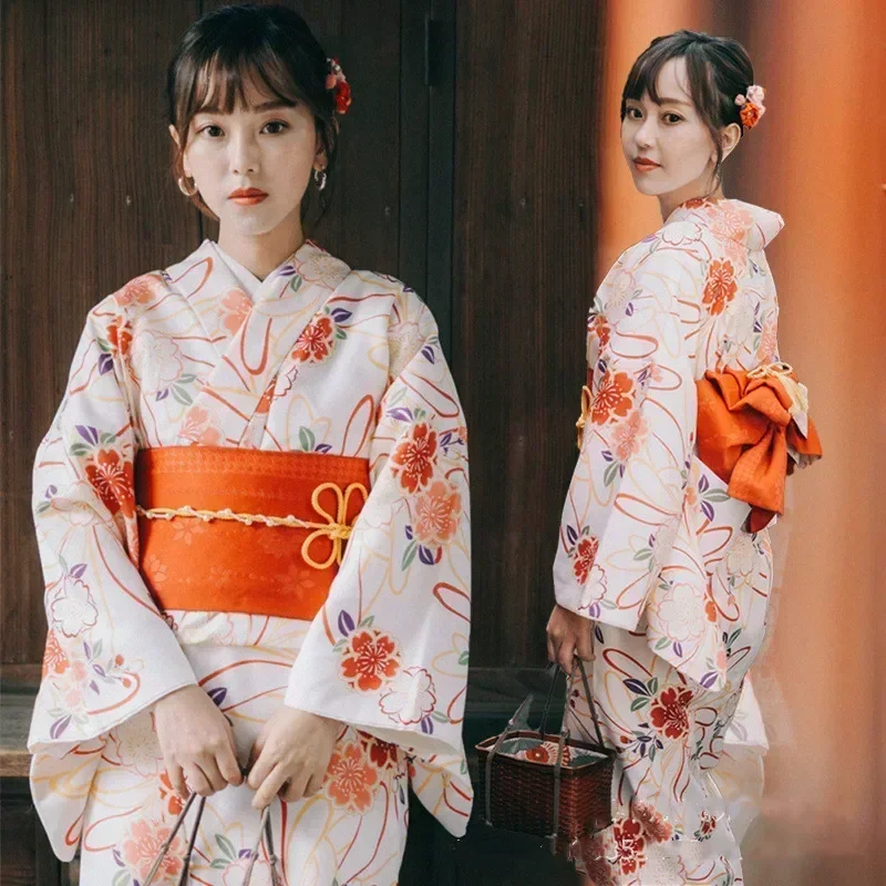 Japońskie kimono Yukata w tradycyjnym stylu Mięta