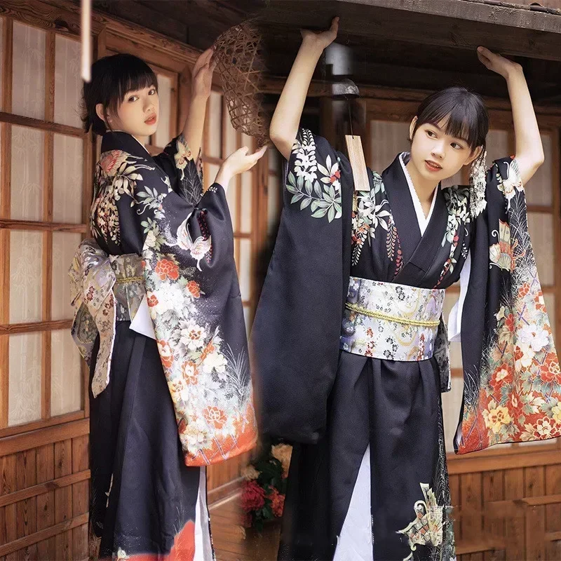 Japońskie kimono Yukata w tradycyjnym stylu Turkusowy