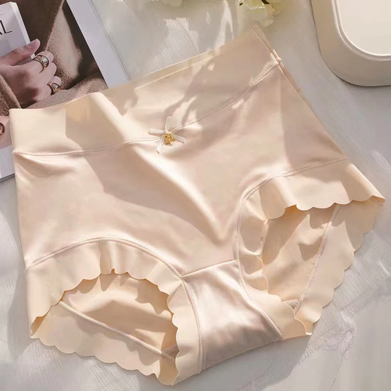 Jedwabiste majtki damskie w średnim stanie eleganckie figi Beżowy