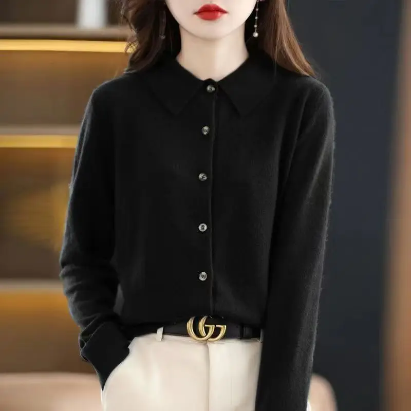 Kardigan z kołnierzem polo — elegancki damski sweter Czarny