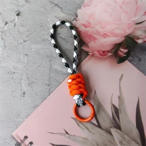 Kolorowy pleciony pasek na nadgarstek z breloczkiem — unisex paracord Beżowy