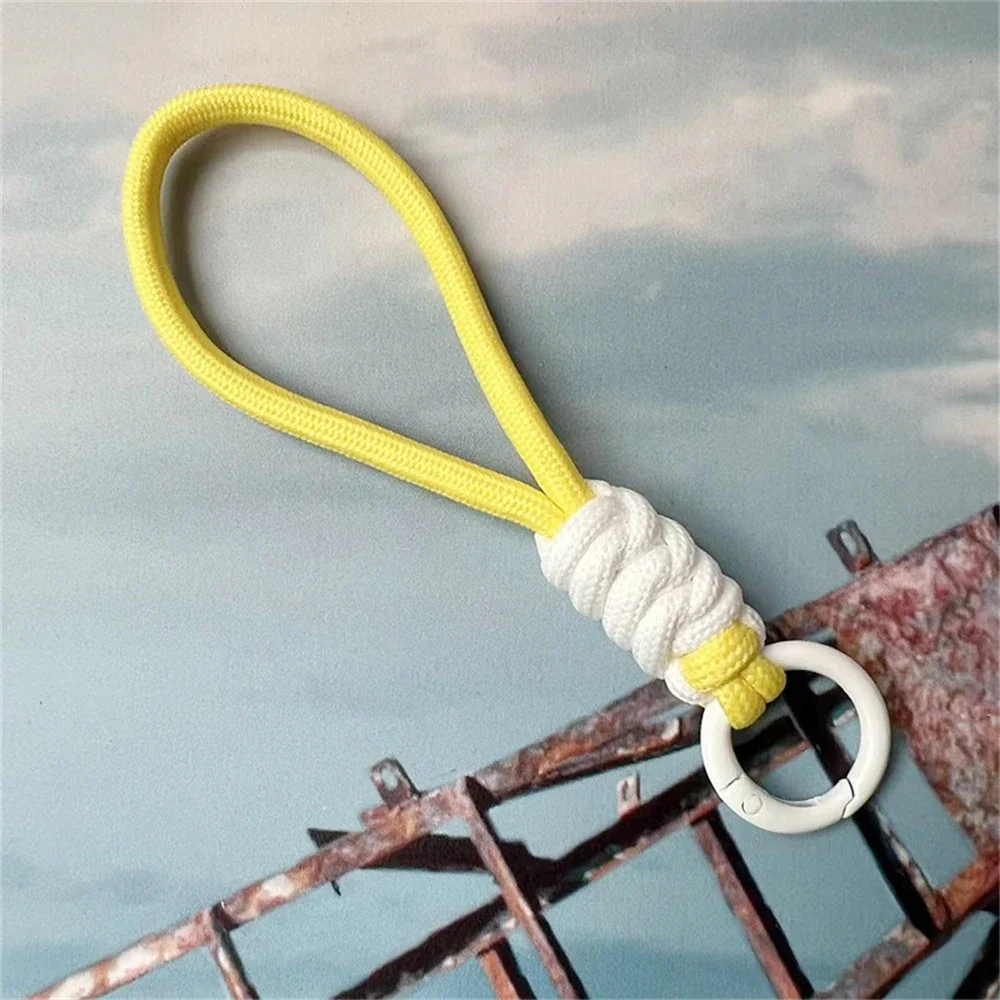 Kolorowy pleciony pasek na nadgarstek z breloczkiem — unisex paracord Błękitny