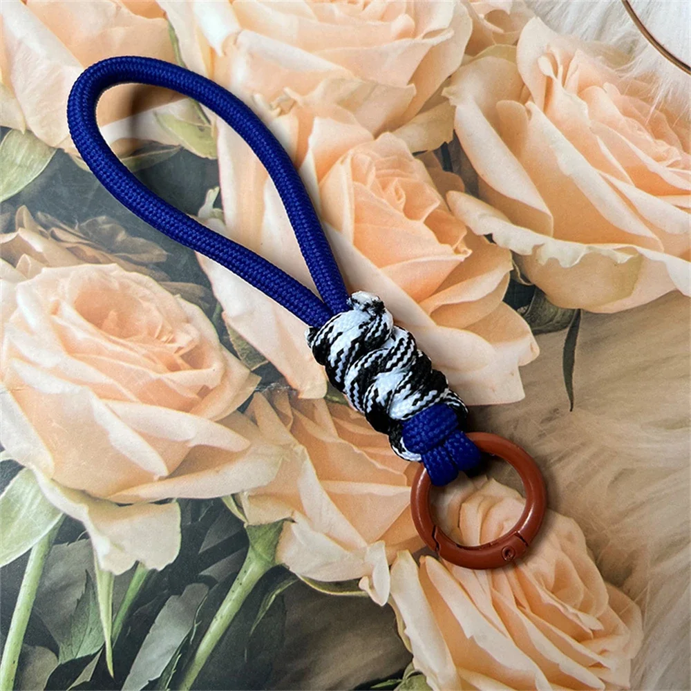 Kolorowy pleciony pasek na nadgarstek z breloczkiem — unisex paracord Szampan