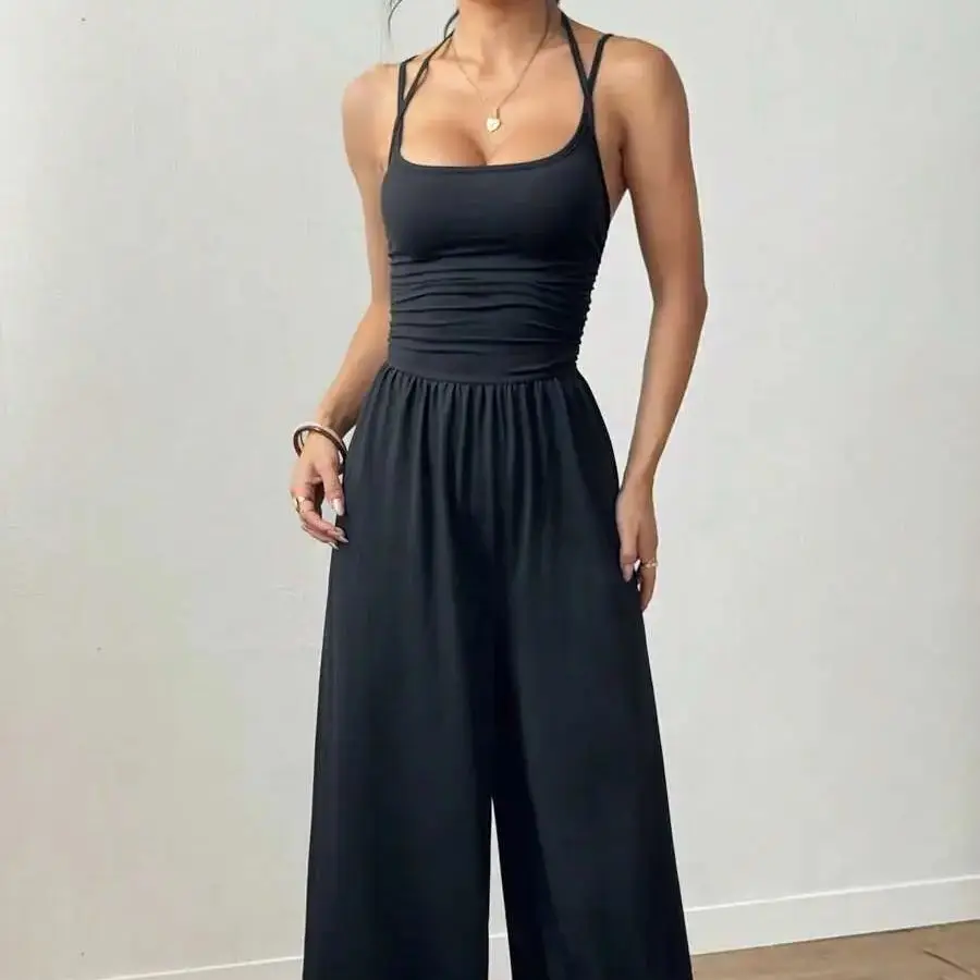 Kombinezon z plisami i wiązaniem na szyi — elegancki look na lato Czarny