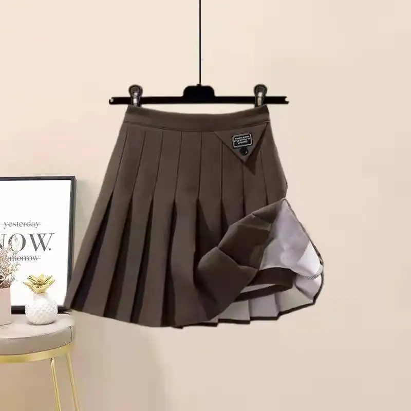Komplet z mini spódniczką plisowaną i bluzą z kapturem pluszową Kawa