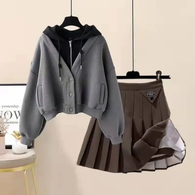 Komplet z mini spódniczką plisowaną i bluzą z kapturem pluszową Khaki