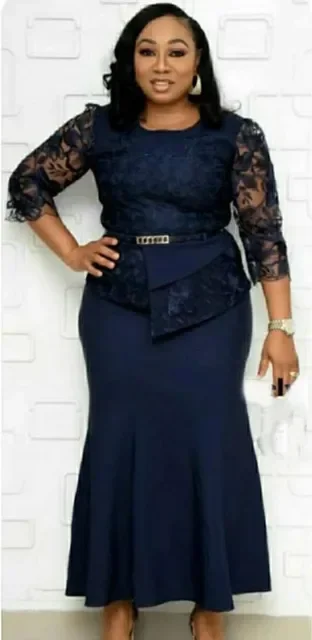 Koronkowa sukienka maxi plus size z rękawem 3/4 Granatowy