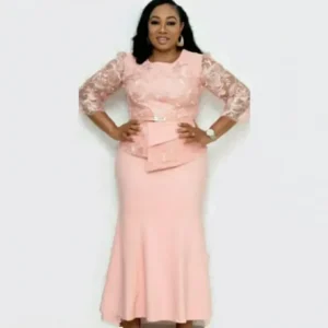 Koronkowa sukienka maxi plus size z rękawem 3/4 Różowy