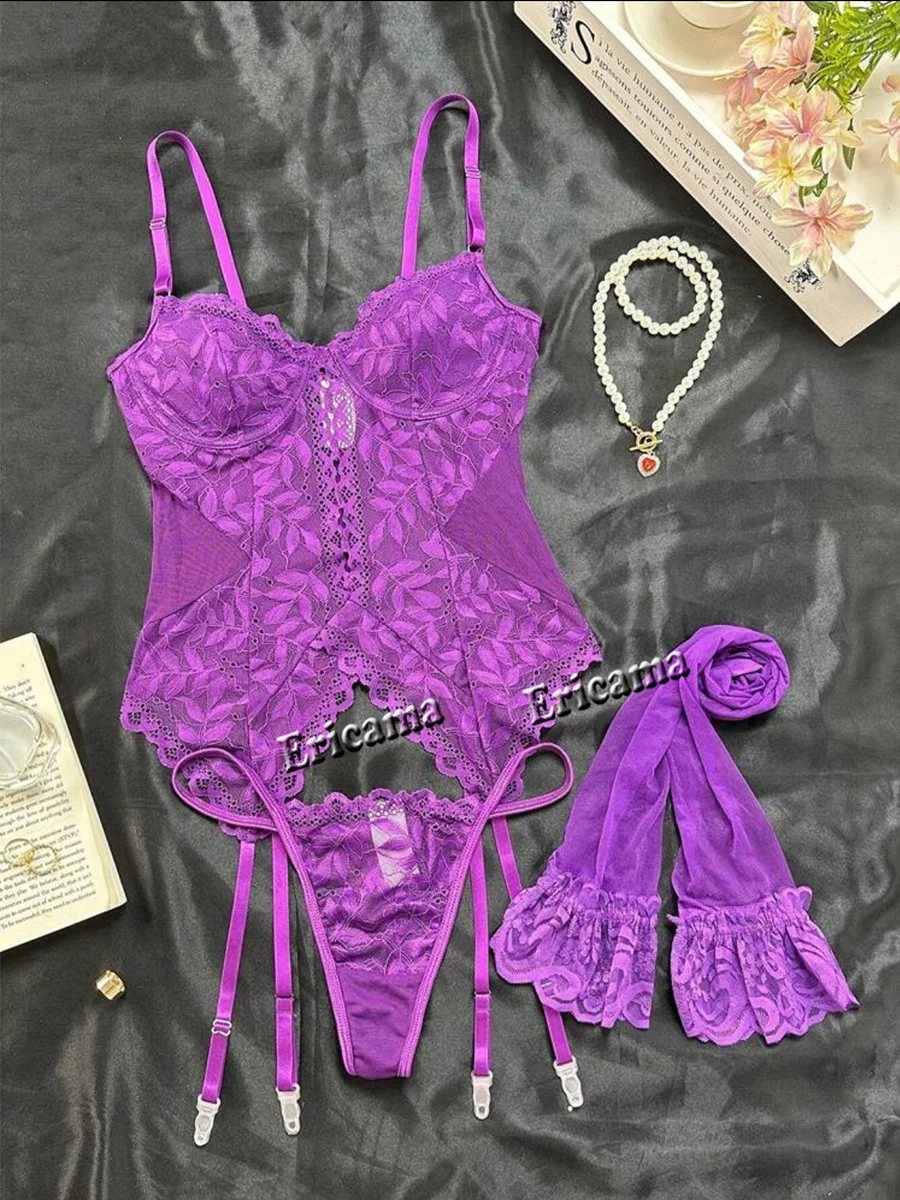 Koronkowy komplet bielizny 3-częściowy z podwiązką Purples set