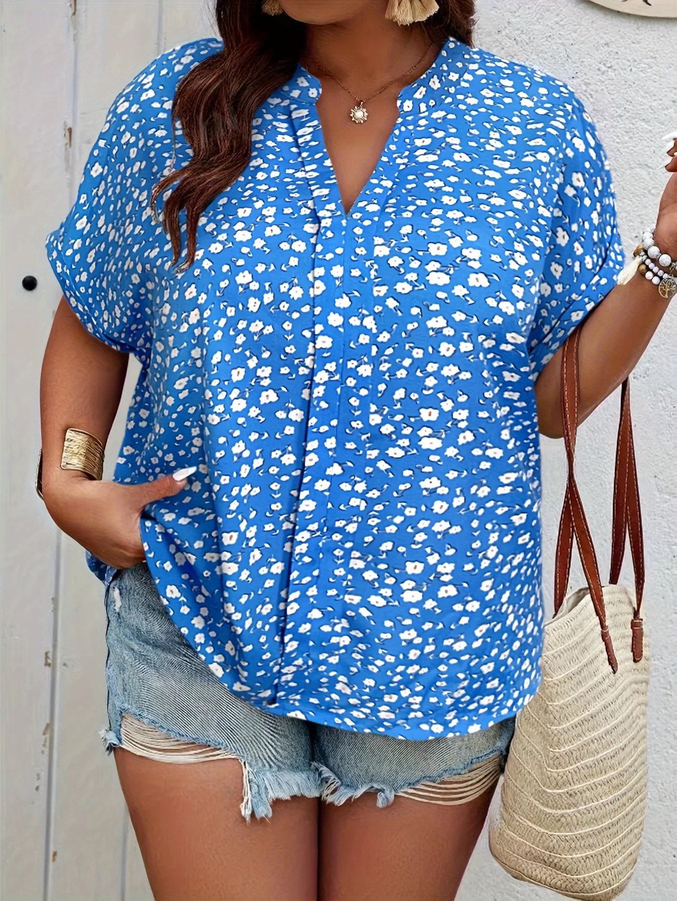 Koszula plus size w kwiecisty wzór do biura i na co dzień Błękitny