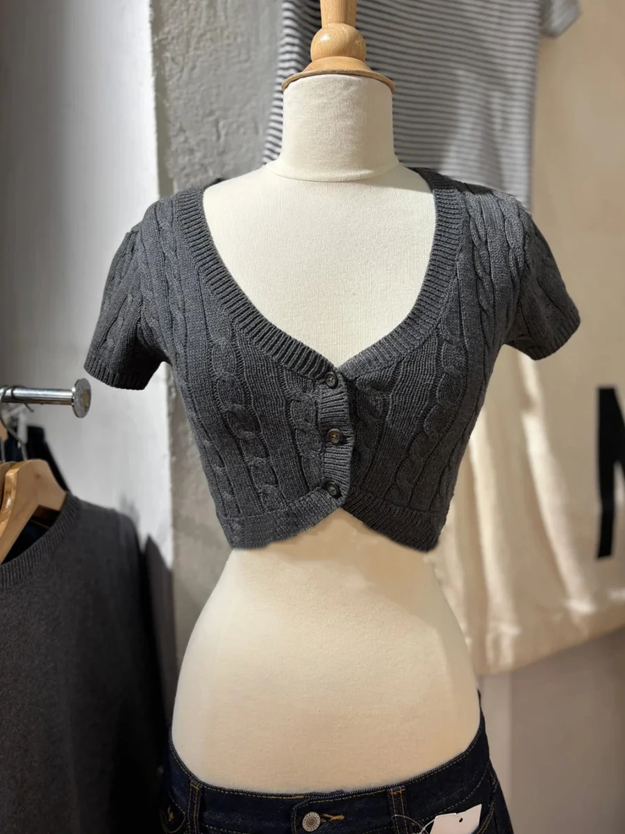 Krótki kardigan damski z efektem skrętu – styl Y2K vintage Burgundia