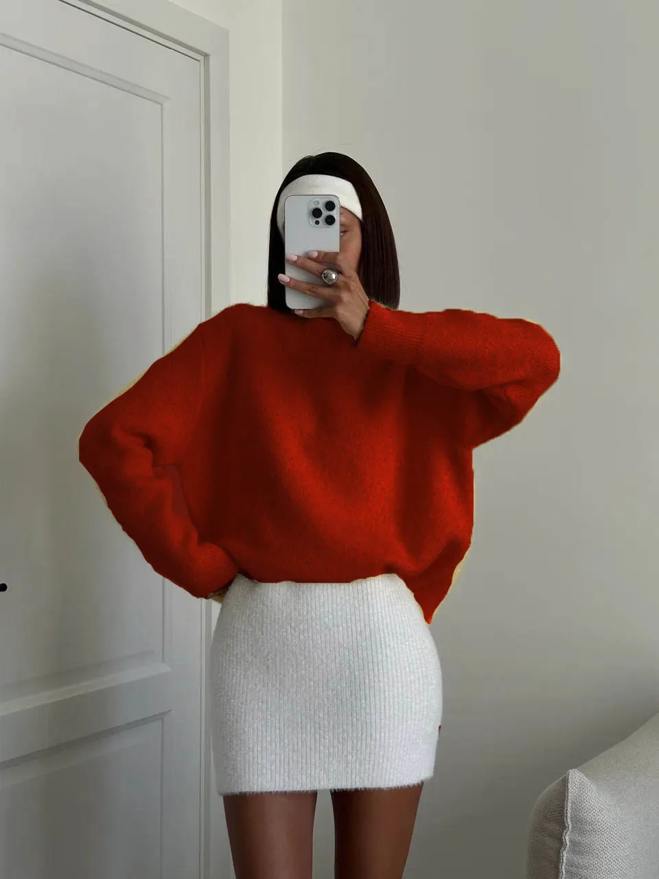Krótki sweter damski oversize z okrągłym dekoltem Czerwony