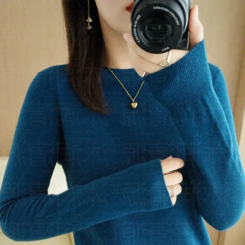 Krótki sweter z okrągłym dekoltem Sku 05