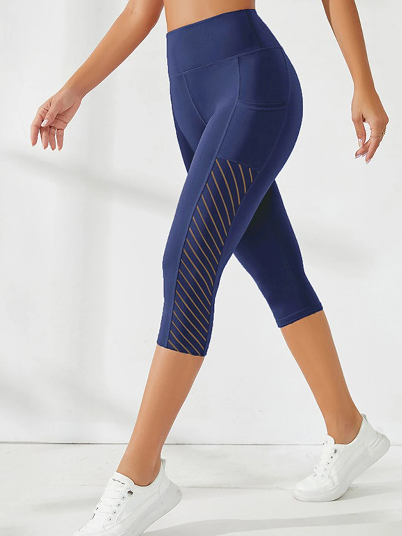 Legginsy do jogi 3/4 z kieszeniami boczymi wyszczuplające brzuch Ciemny niebieski
