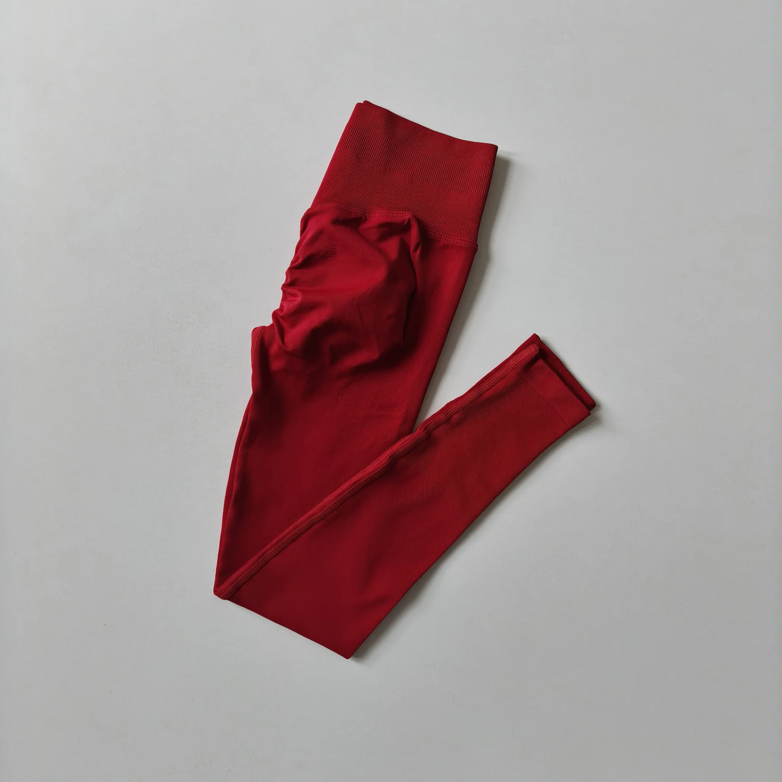 Legginsy sportowe bezszwowe damskie modelujące pośladki Czerwony