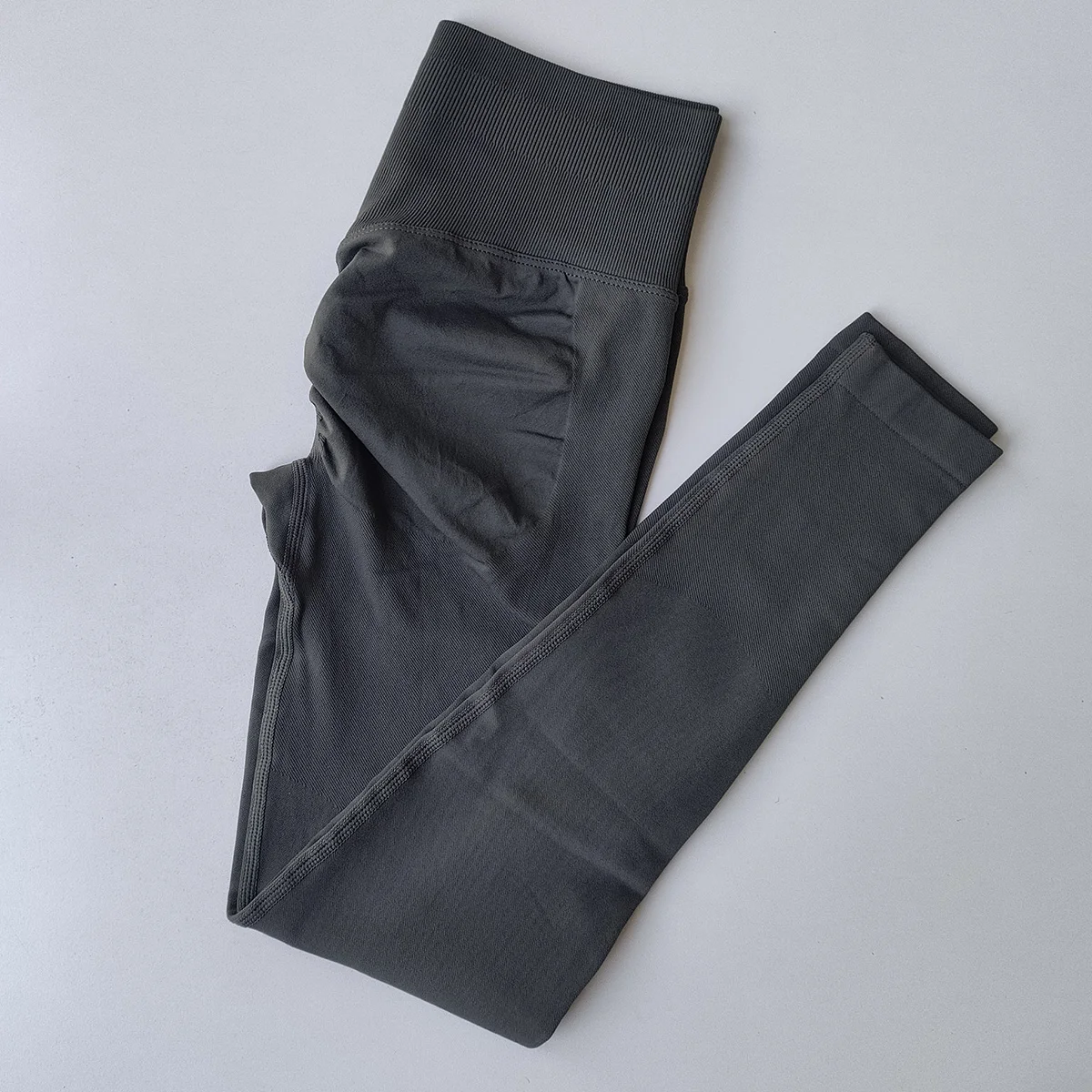 Legginsy sportowe bezszwowe damskie modelujące pośladki Szary
