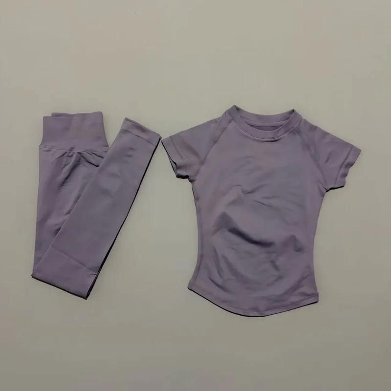 Dwuczęściowy letni komplet damski: T-shirt i spodnie z wysokim stanem Brązowy