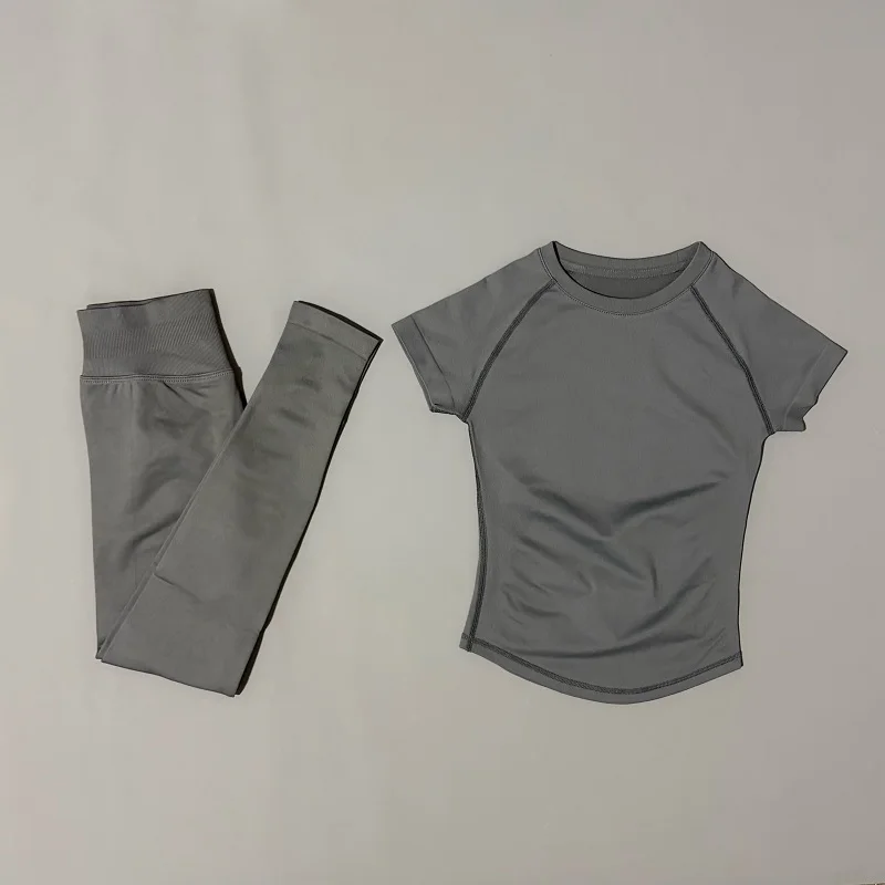 Dwuczęściowy letni komplet damski: T-shirt i spodnie z wysokim stanem Czerwona róża