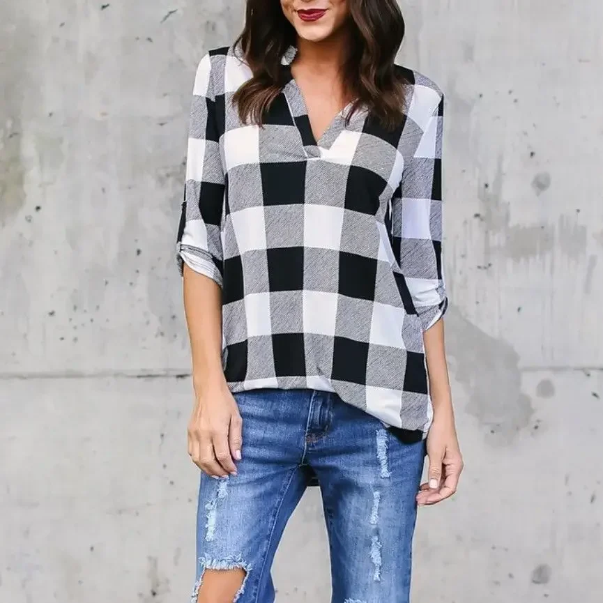 Letni top damski w kratę z dekoltem V – casualowy styl Beżowy