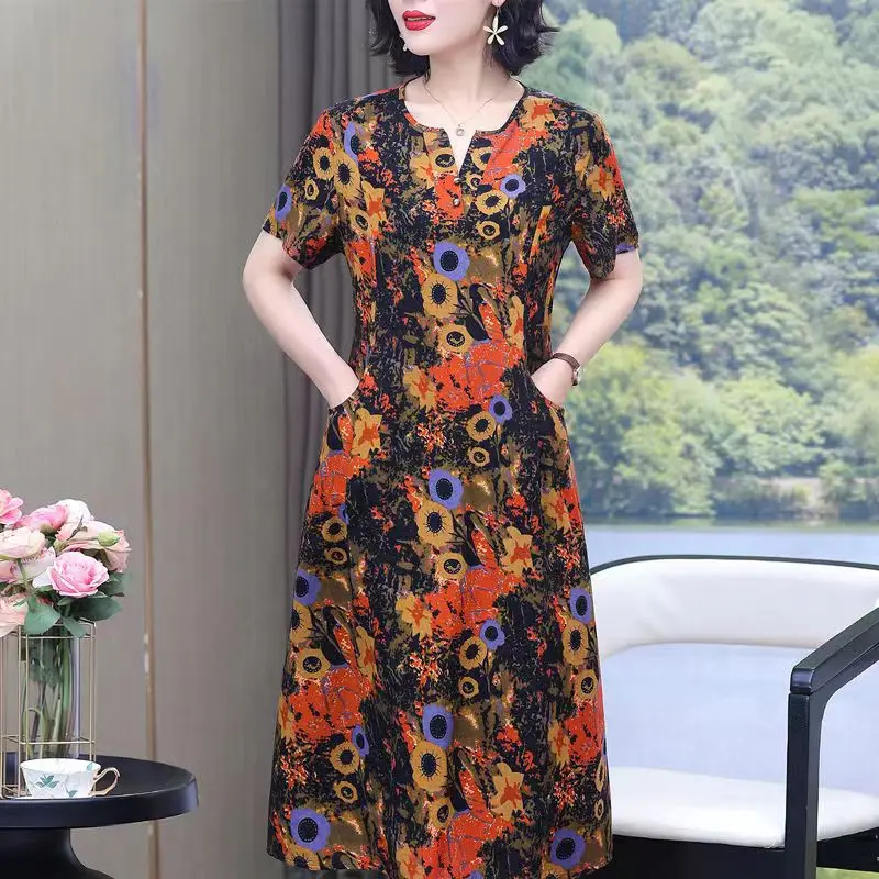 Letnia sukienka boho plus size z krótkim rękawem Brązowy