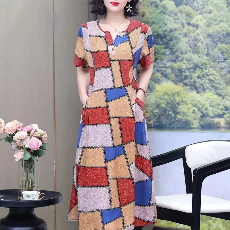 Letnia sukienka boho plus size z krótkim rękawem Szary