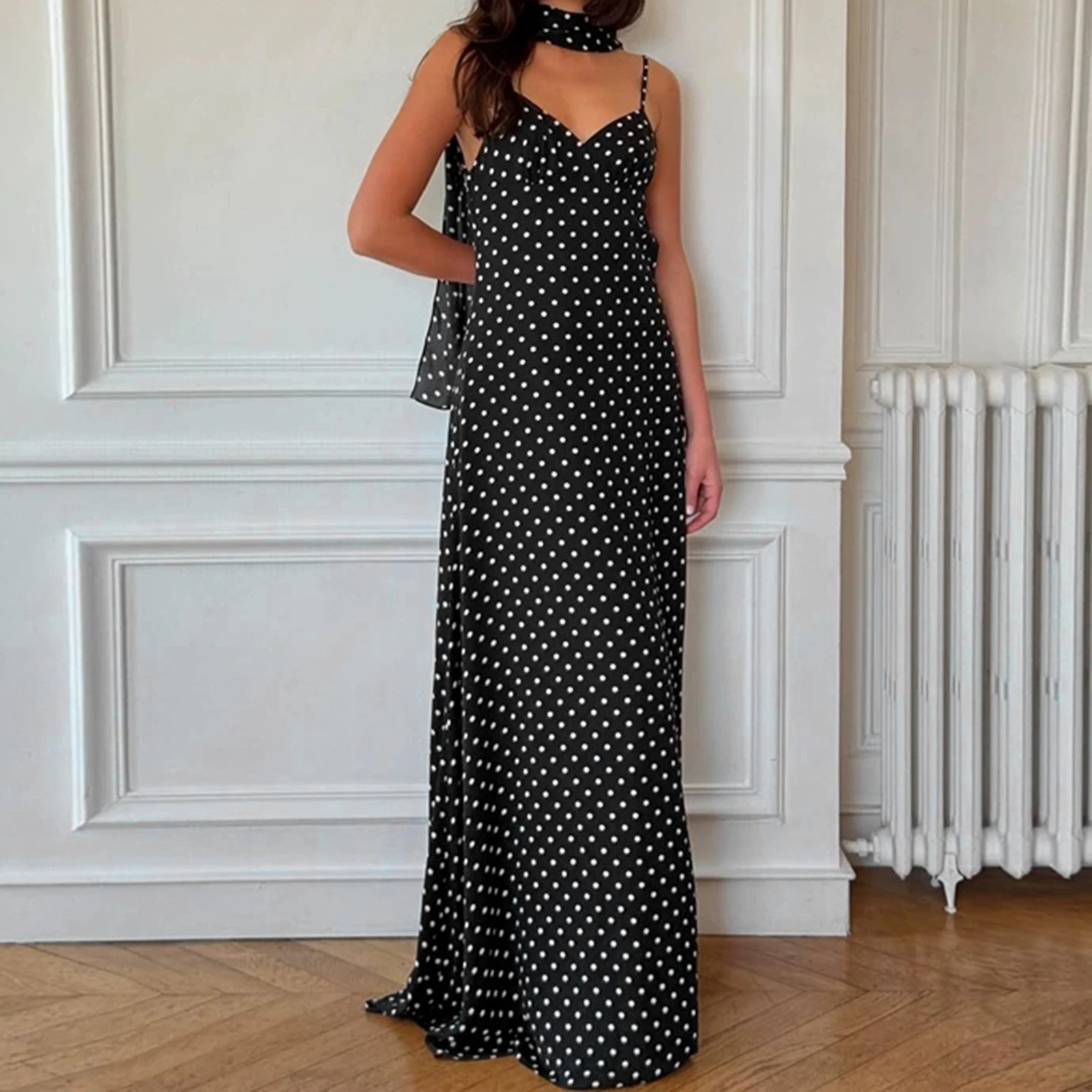 Letnia sukienka boho na ramiączkach w kropki, odkryte plecy Błękitny