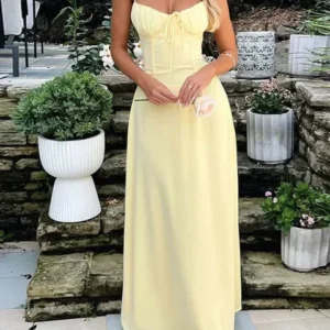 Letnia sukienka maxi z odkrytymi plecami na ramiączkach żółty
