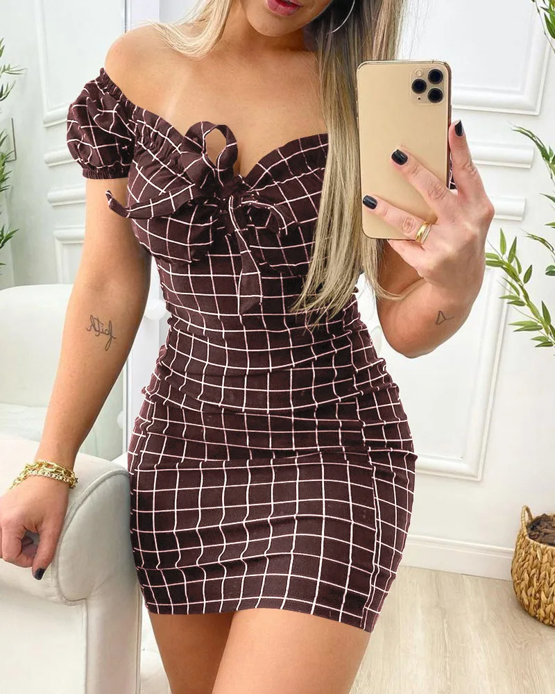 Letnia sukienka mini z siateczkowym nadrukiem dopasowana Kolor czerwonego wina