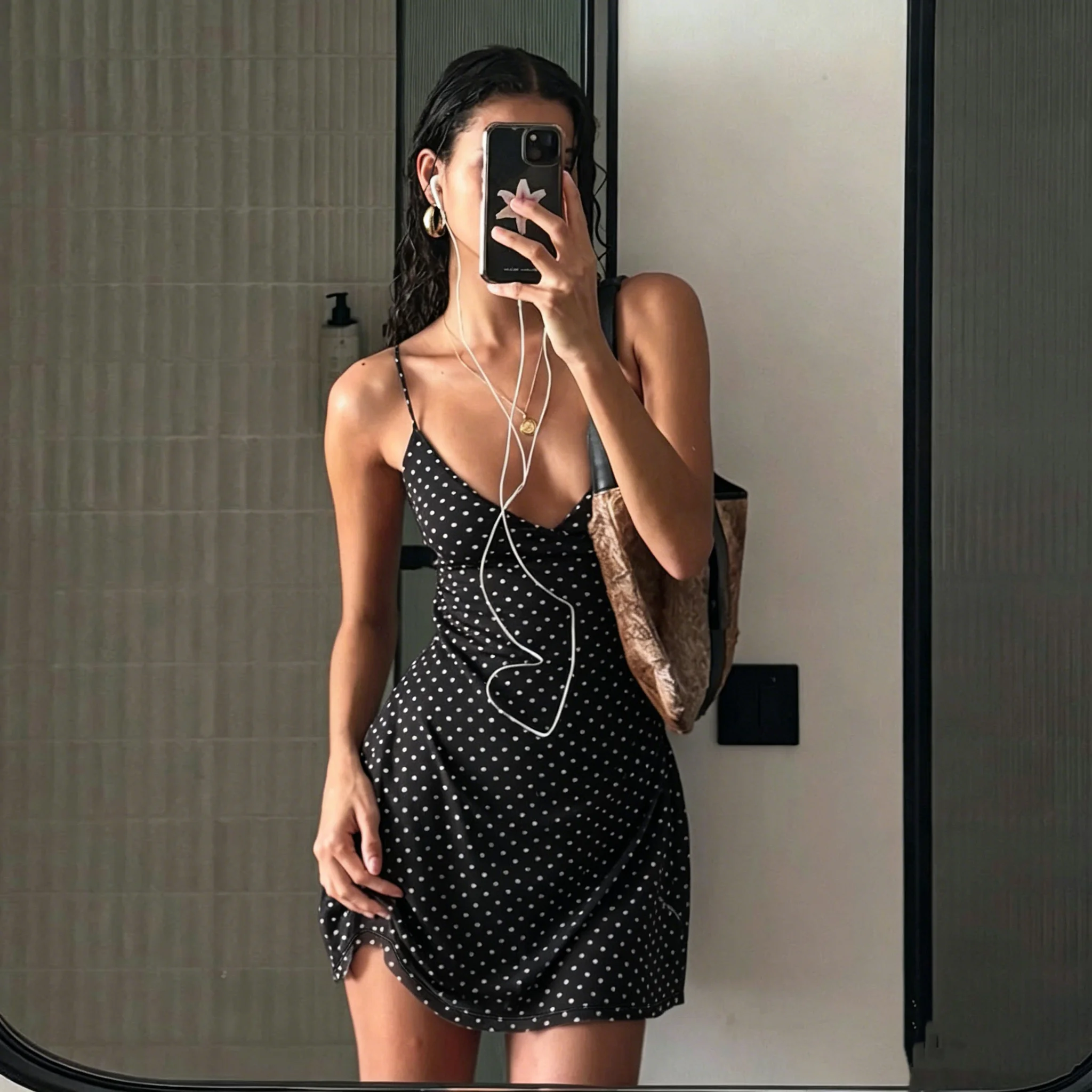 Letnia sukienka w stylu vintage z nadrukiem w kropki Czarny