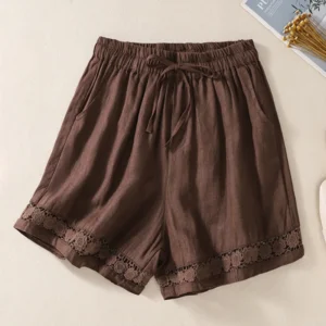 Lniane szorty boho z gumką w pasie i koronką Kawa