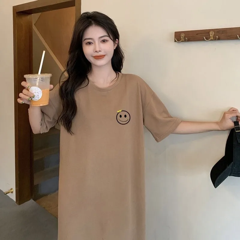 Luźna sukienka plus size z rozcięciem i krótkim rękawem Khaki