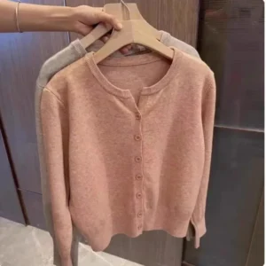 Luźny krótki sweter z okrągłym dekoltem Różowy