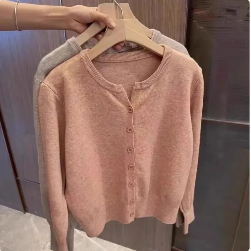 Luźny krótki sweter z okrągłym dekoltem Różowy