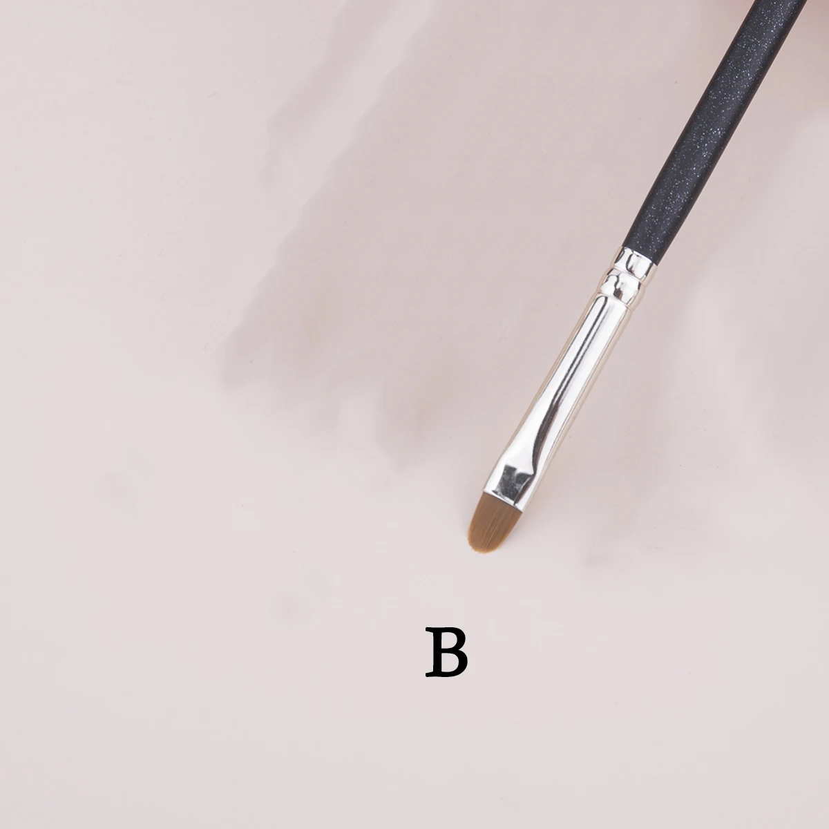 Mały pędzel do korektora i żelowego eyelinera – 4 rozmiary Czerwony