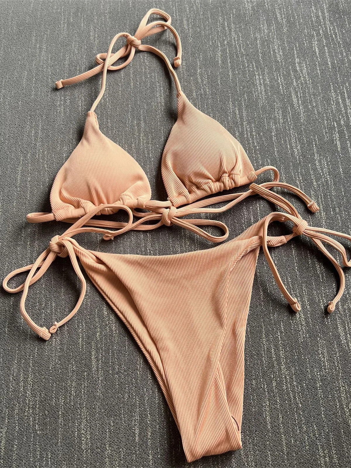 Micro bikini trójkątne wiązane z koronkowym wykończeniem Khaki