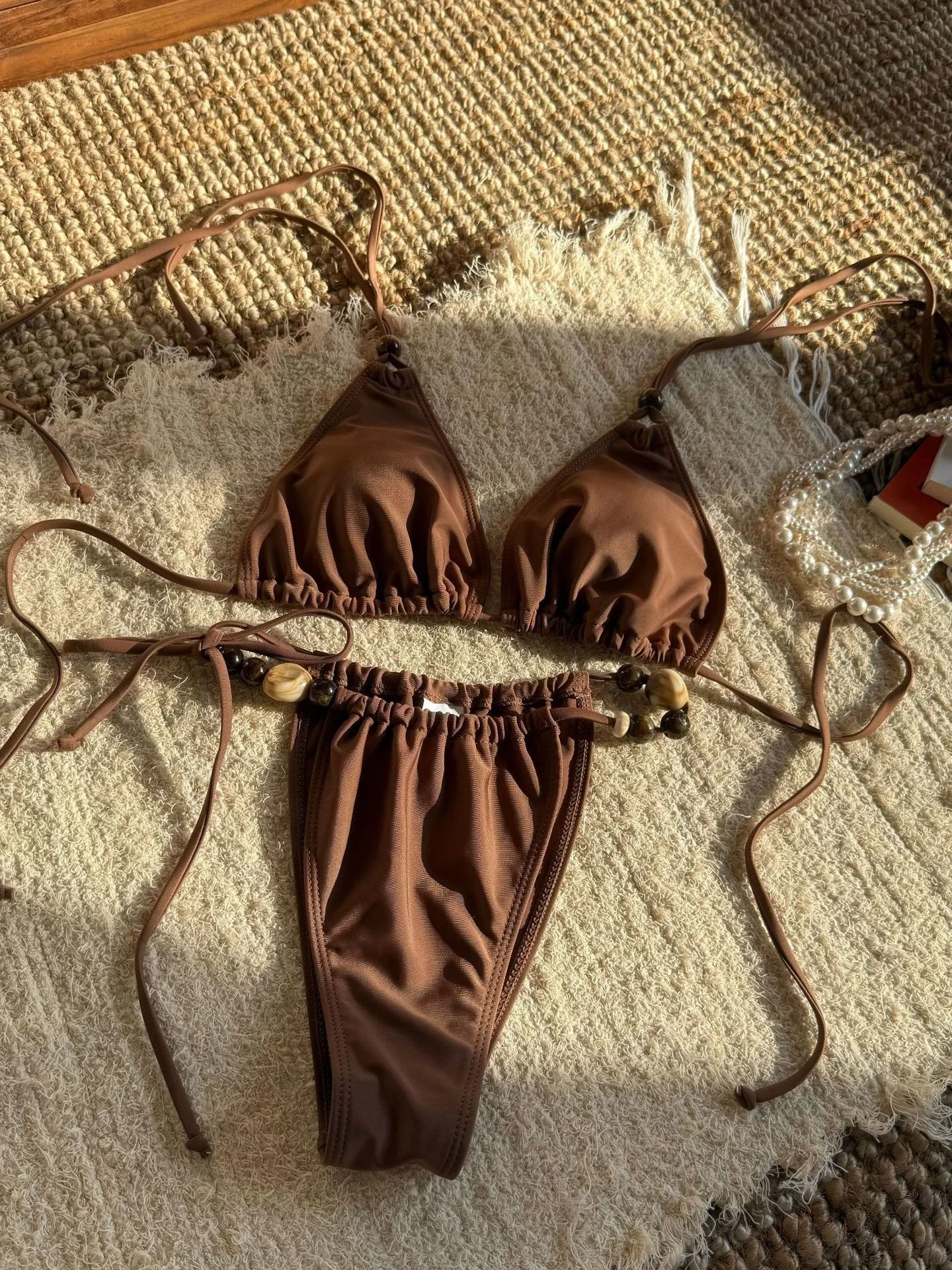 Micro bikini trójkątne wiązane z koronkowym wykończeniem Mieszany kolor