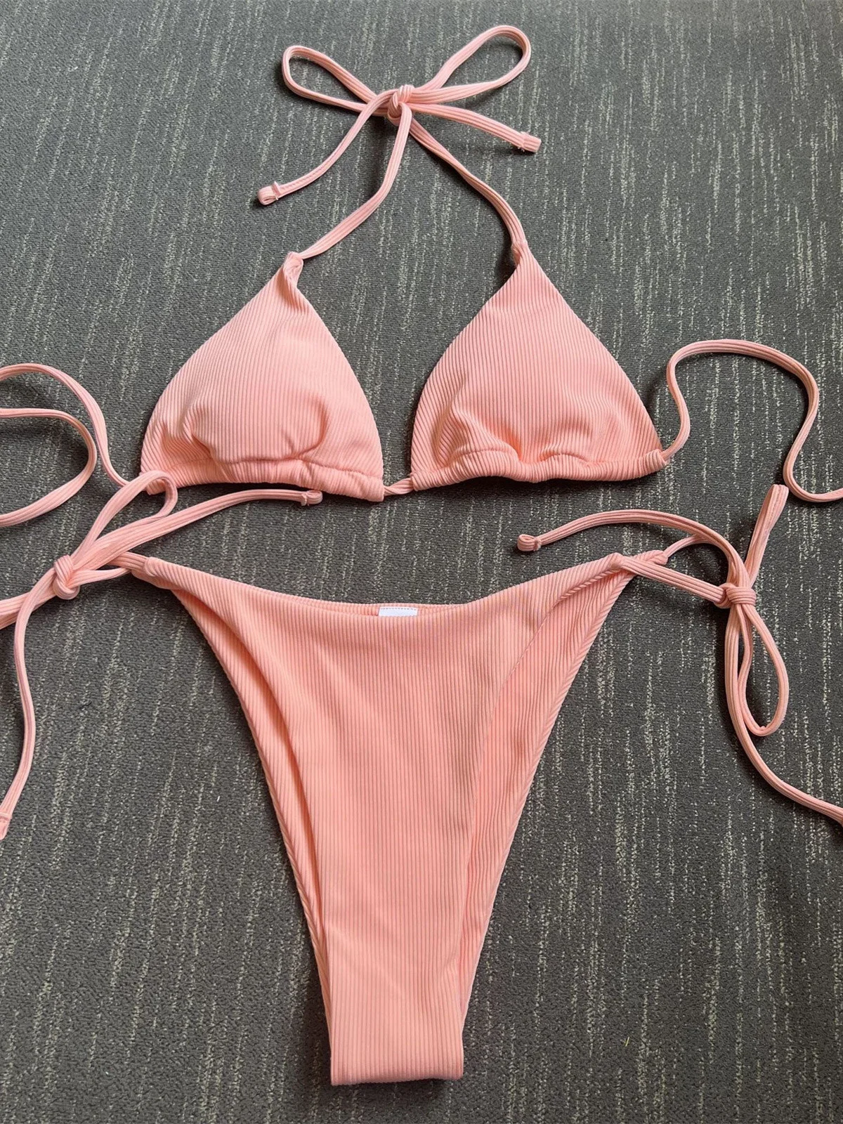 Micro bikini trójkątne wiązane z koronkowym wykończeniem Różowy