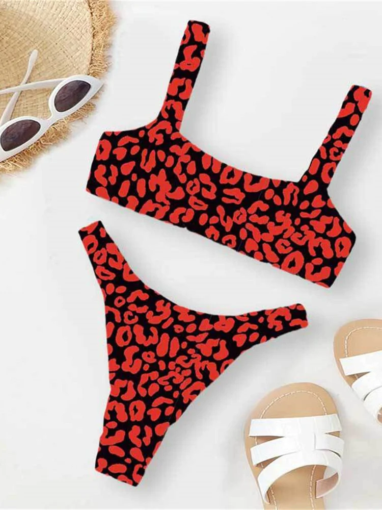 Mikro bikini z wyściółką w panterkę — wycięty kostium kąpielowy Mleczny