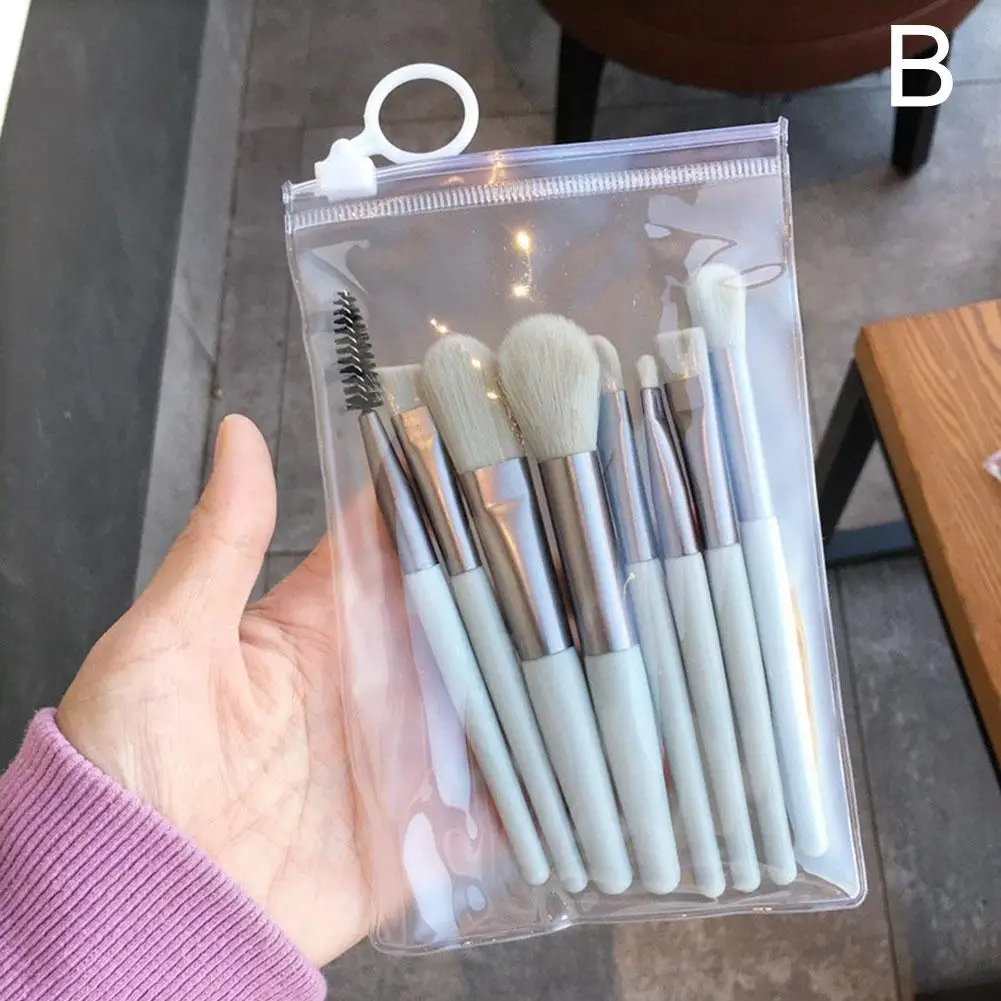 Mini zestaw 8 pędzli do makijażu do podróży Zielony