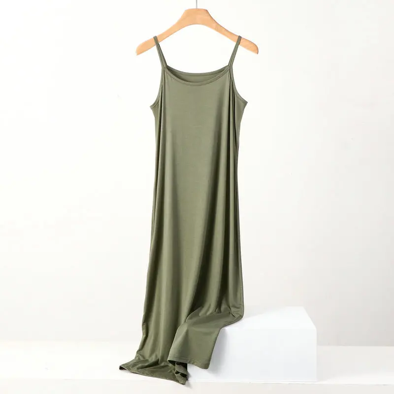 Modalna sukienka na ramiączkach plus size z dekoltem V Armygreen