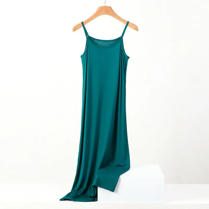 Modalna sukienka na ramiączkach plus size z dekoltem V Darkgreen