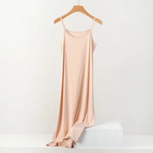 Modalna sukienka na ramiączkach plus size z dekoltem V Nude