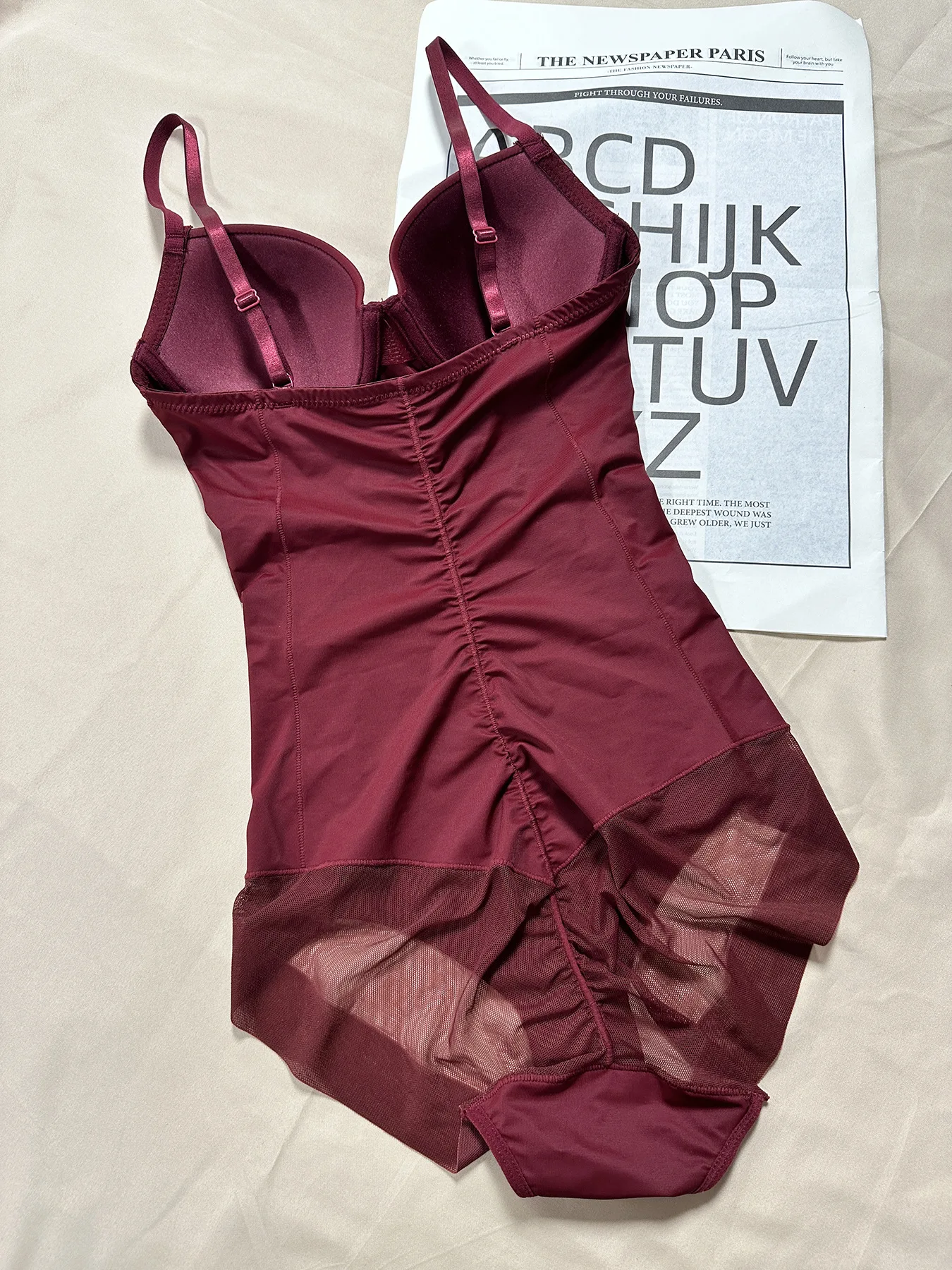 Modelujące body damskie z asymetrycznym zamkiem Burgundia
