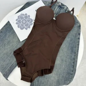 Modelujące body damskie z asymetrycznym zamkiem Kawa