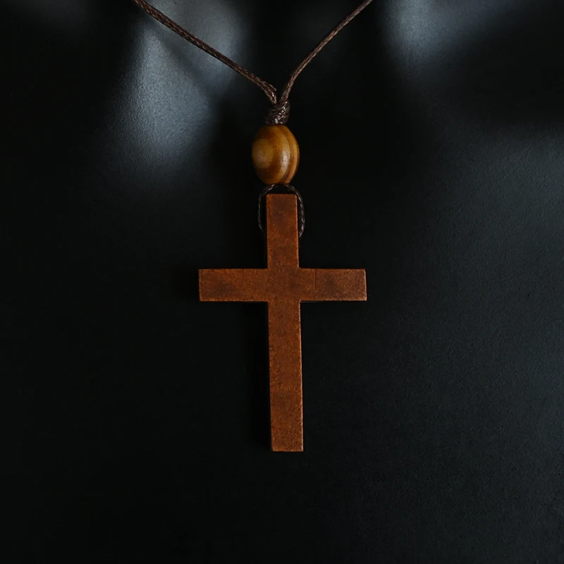 Naszyjnik z krzyżem z naturalnego drewna w stylu retro Kolor stali
