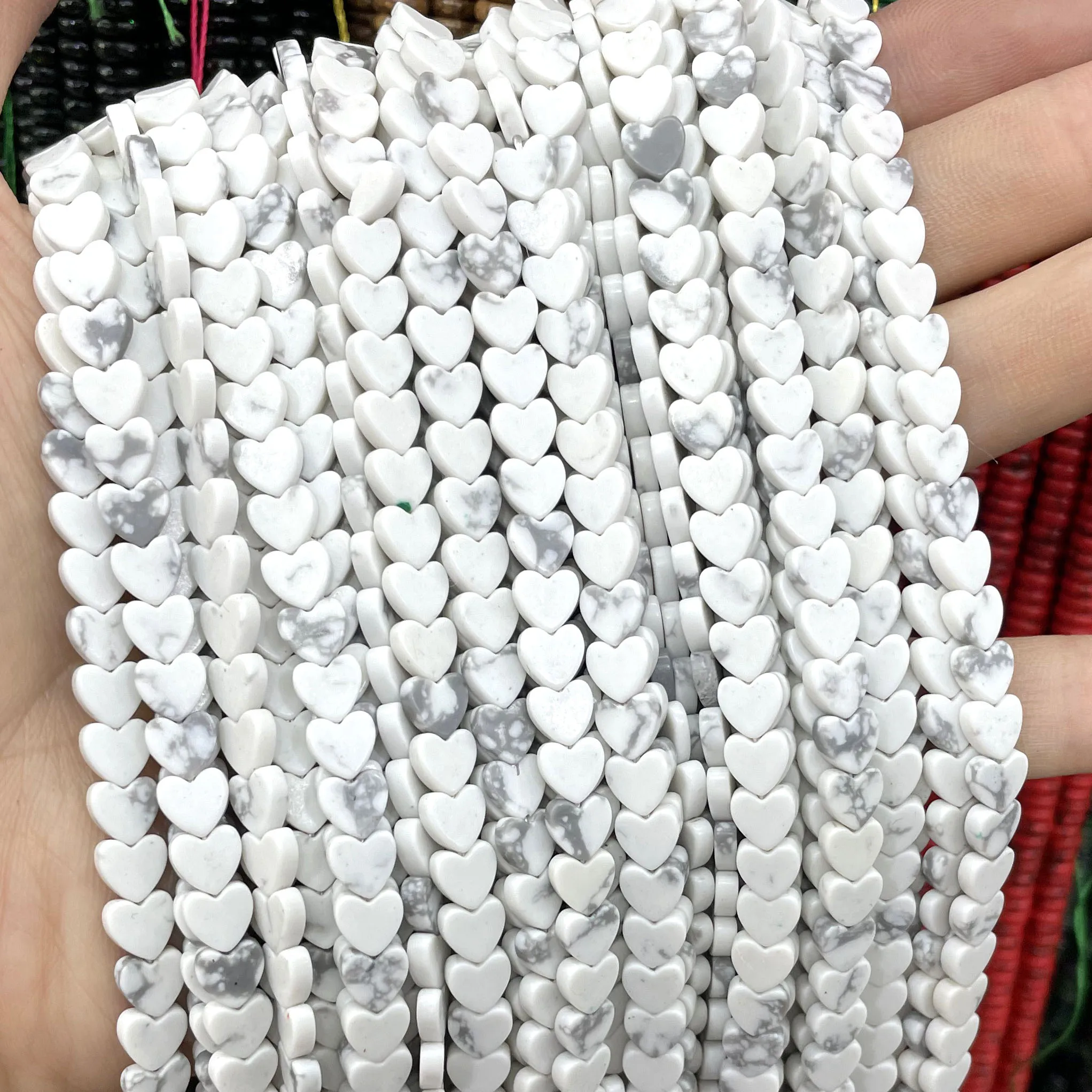 Naturalne koraliki w kształcie serca 6mm — agat, kwarc, turkus, ametyst Armijna zieleń