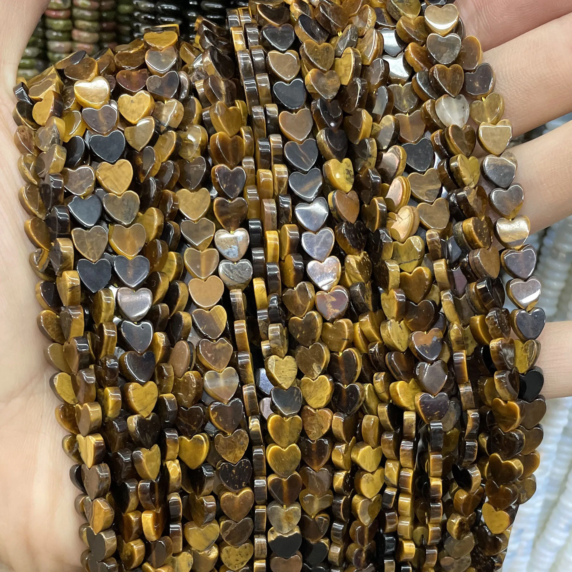 Naturalne koraliki w kształcie serca 6mm — agat, kwarc, turkus, ametyst Czekolada