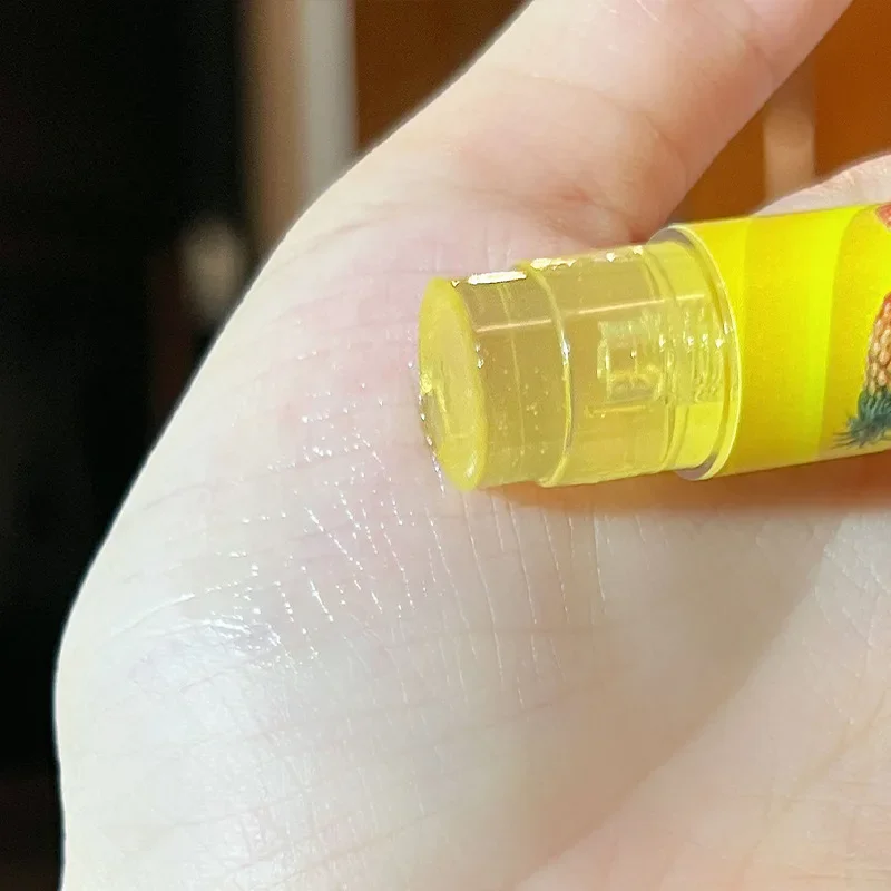 Nawilżający balsam do ust z galaretką owocową odcień nude Pomarańczowy